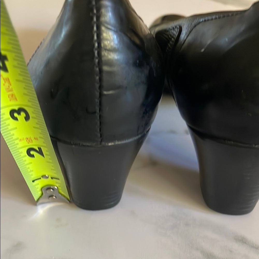 Munro Black Heels Classic Block Pumps - Picture 4 of 7